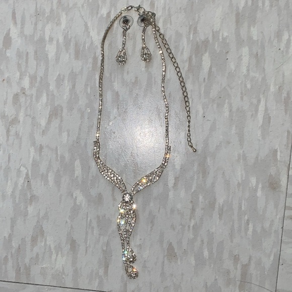 New With Tags Vintage Silver Tone Coldwater Creek Sparkly Necklace & Earring Set - Picture 2 of 6